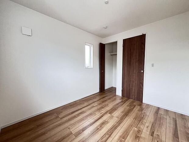 いつでもお部屋をスッキリお使い頂ける収納スペースを設置。