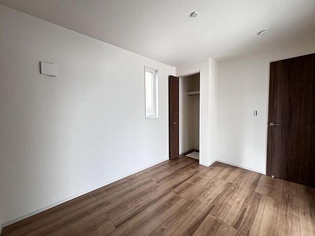 いつでもお部屋をスッキリお使い頂ける収納スペースを設置。