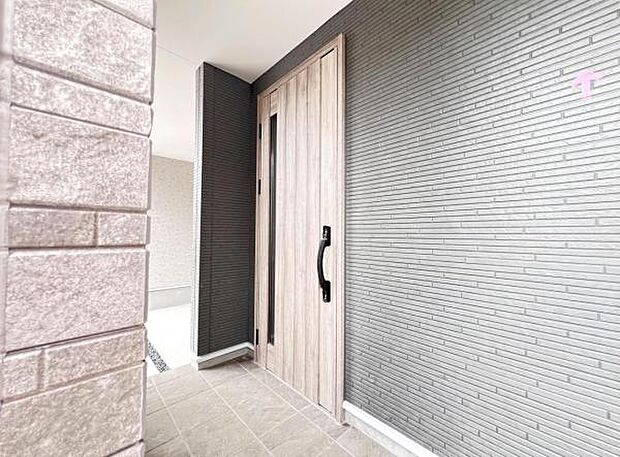 綺麗で明るい玄関でお客様をお迎えいただけます。