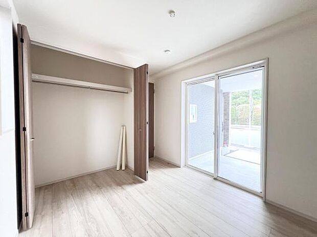 中の物を確認しやすく、取り出しやすい収納スペース。お部屋を広々とお使いいただけます。