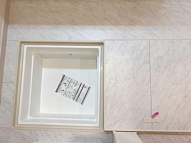 点検口・床下収納になります。