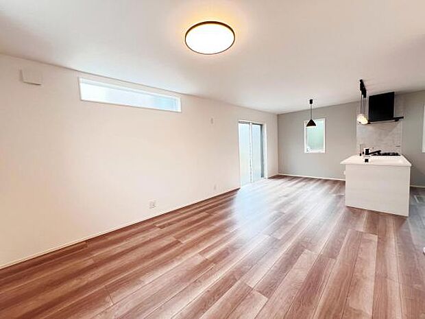 ご家族みんながゆったりくつろげる広々リビングです。