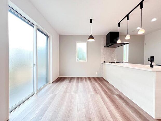 ご家族の温かい時間を演出するダイニングスペースです。