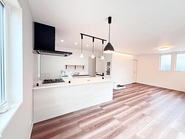 リビングダイニングになります。ご家族そろっての素敵な空間になりそうですね。