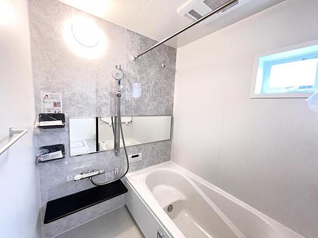 お風呂でほっとひといき。1日の疲れを癒しましょう。