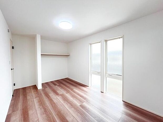 いつでもお部屋をスッキリお使い頂ける収納スペースを設置。