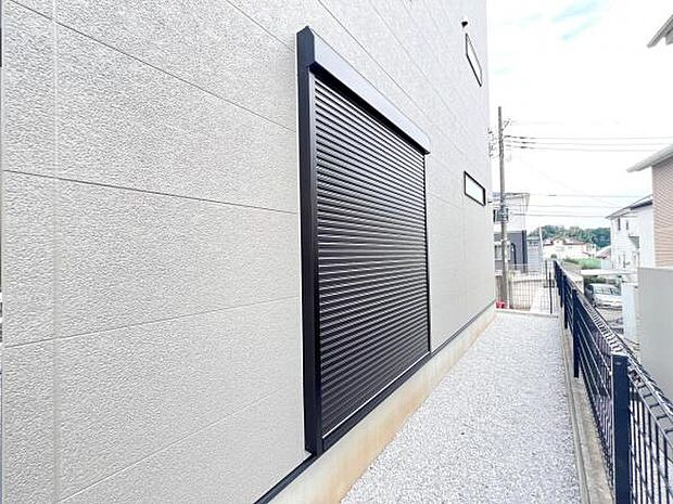 防犯設備(シャッター)のご紹介です。