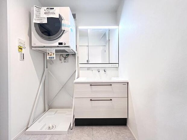 乾燥機付きですので、お天気を気にせずお洗濯ができ、室内干し可能です。
