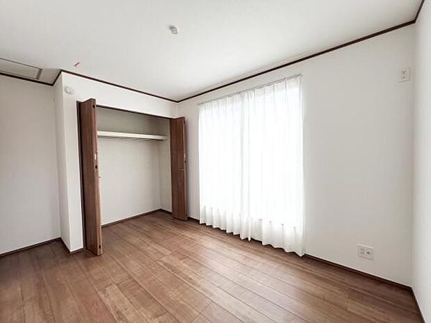 いつでもお部屋をスッキリお使い頂ける収納スペースを設置。