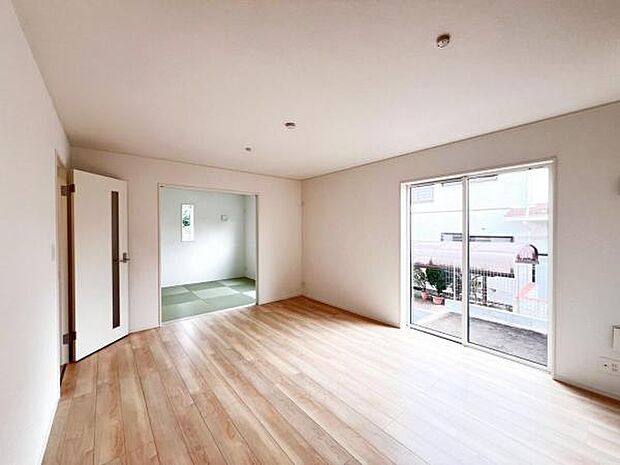 家族団らんの場所としてゆったりと居心地の良いリビングです。