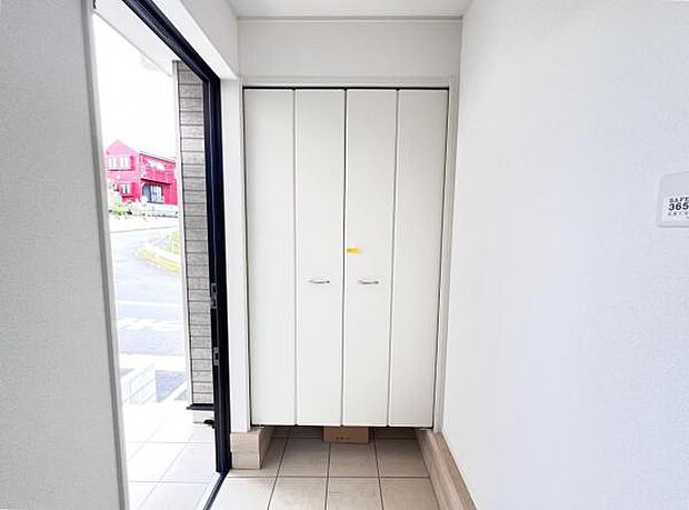 シューズボックスになります。