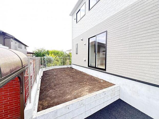 お庭スペースは、ガーデニングやお子様との外遊びなど多彩な用途でお楽しみいただけます。