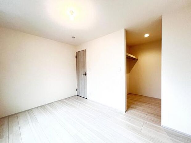 いつでもお部屋をスッキリお使い頂ける収納スペースを設置。