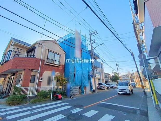 前面道路を含めた現地写真です。