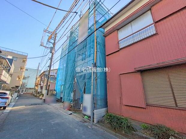 前面道路を含めた現地写真です。