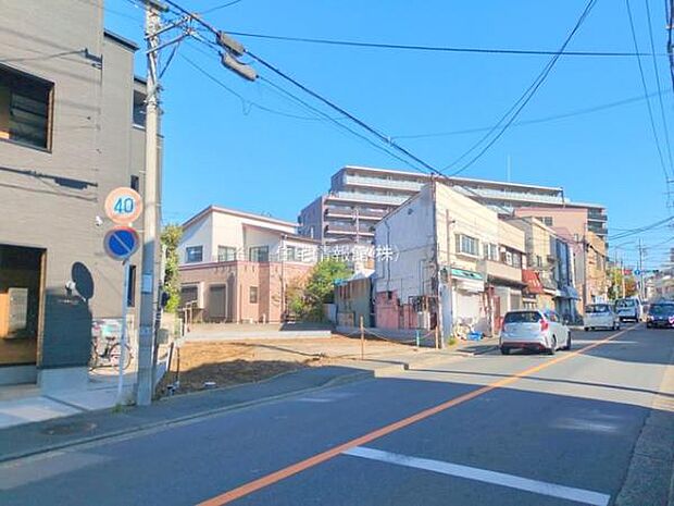 前面道路を含めた現地写真です。