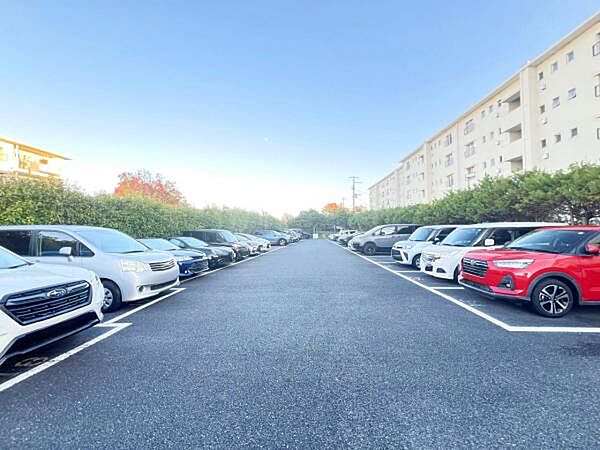 駐車場ももちろん完備しておりますのでお車所有の方にも心強いです。