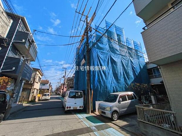 前面道路を含めた現地写真です。