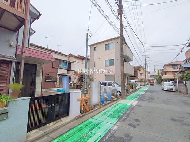 前面道路を含めた現地写真です。