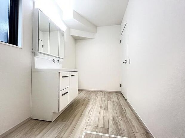 脱衣所は小さなお子様がいるご家庭にも重宝されます。