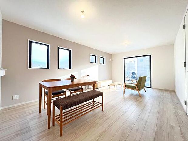 リビングダイニングになります。ご家族そろっての素敵な空間になりそうですね。