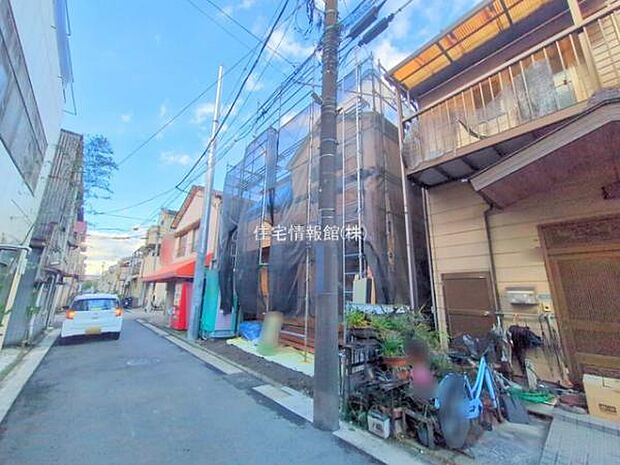 前面道路を含めた現地写真です。