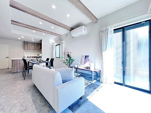 リビングダイニングになります。ご家族そろっての素敵な空間になりそうですね。