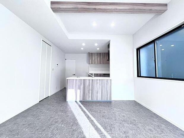 ご家族の温かい時間を演出するダイニングスペースです。