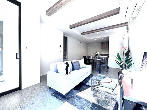 家族団らんの場所としてゆったりと居心地の良いリビングです。