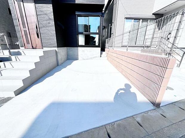 駐車場ももちろん完備しておりますのでお車所有の方にも心強いです。