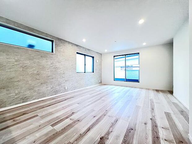 ご家族みんながゆったりくつろげる広々リビングです。