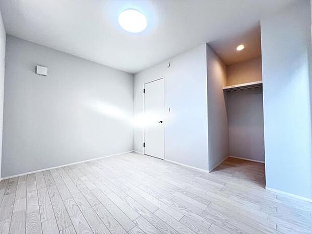 いつでもお部屋をスッキリお使い頂ける収納スペースを設置。