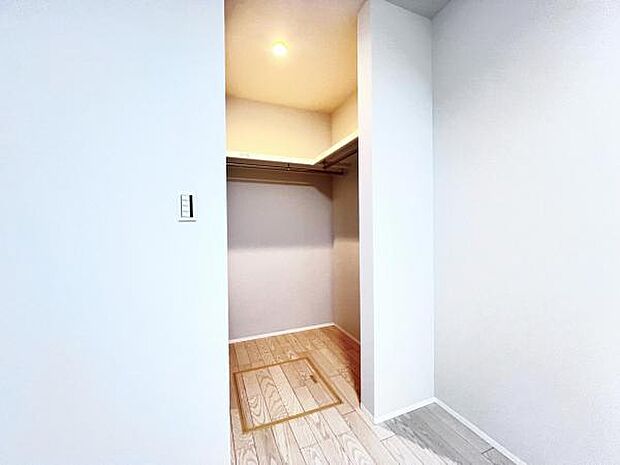 ウォークインクローゼット付きで収納も豊富。お部屋のスペースを有効的に使えそうですね。