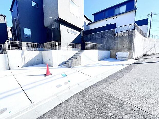 駐車場ももちろん完備しておりますのでお車所有の方にも心強いです。