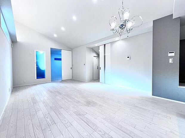 リビングダイニングになります。ご家族そろっての素敵な空間になりそうですね。