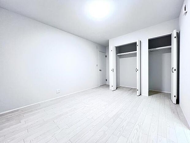 いつでもお部屋をスッキリお使い頂ける収納スペースを設置。