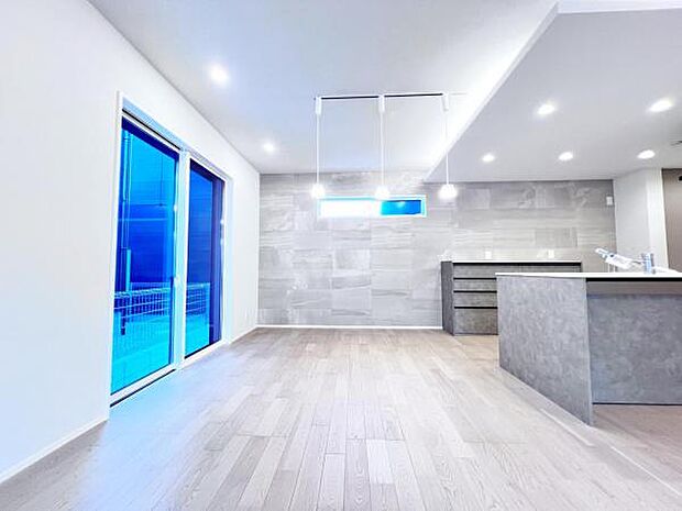 ご家族の温かい時間を演出するダイニングスペースです。