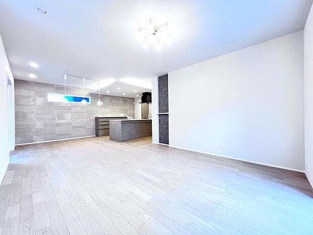 家族団らんの場所としてゆったりと居心地の良いリビングです。