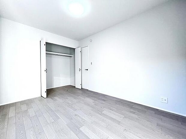 いつでもお部屋をスッキリお使い頂ける収納スペースを設置。