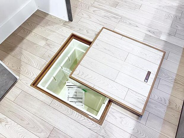 床下収納が御座います。