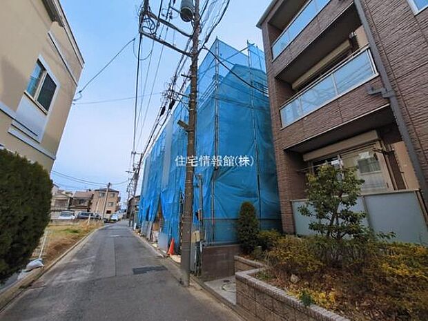 前面道路を含めた現地写真です。
