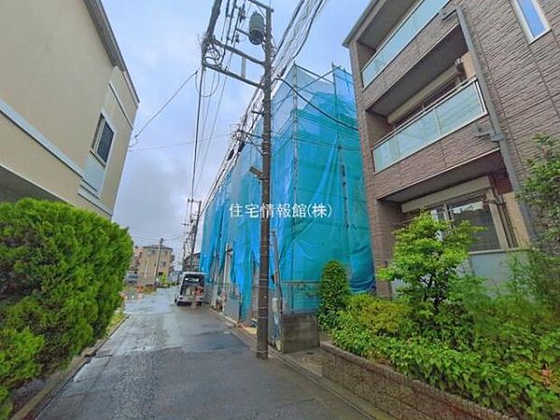 前面道路を含めた現地写真です。