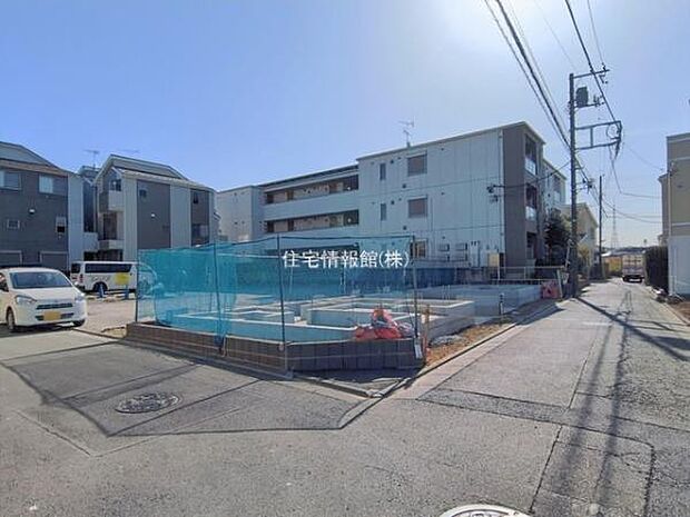 前面道路を含めた現地写真です。