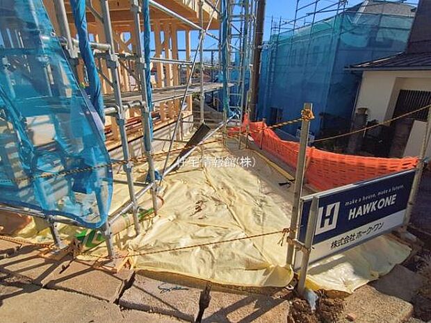 前面道路を含めた現地写真です。