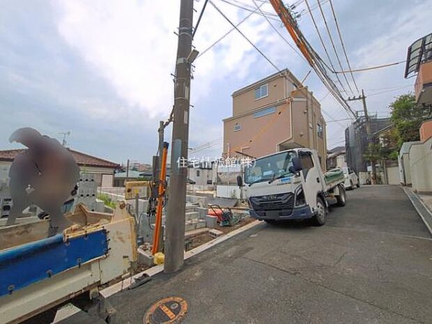 前面道路を含めた現地写真です。