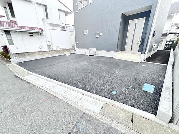 駐車場ももちろん完備しておりますのでお車所有の方にも心強いです。