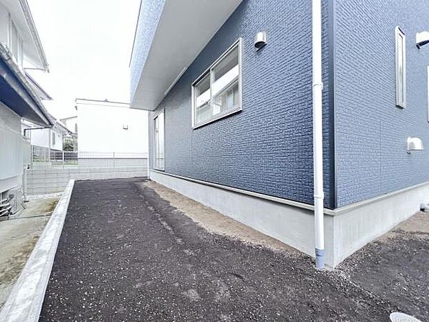 お庭スペースは、ガーデニングやお子様との外遊びなど多彩な用途でお楽しみいただけます。