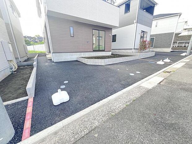 駐車場ももちろん完備しておりますのでお車所有の方にも心強いです。
