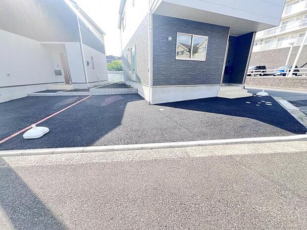 駐車場ももちろん完備しておりますのでお車所有の方にも心強いです。