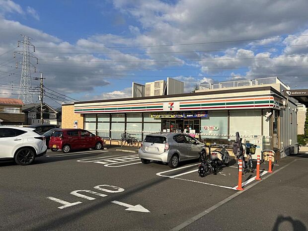 セブン-イレブン 横浜奈良北団地店まで約698m(徒歩9分)